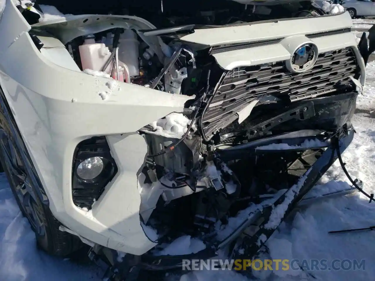 9 Photograph of a damaged car 2T3EWRFV1KW032790 TOYOTA RAV4 2019