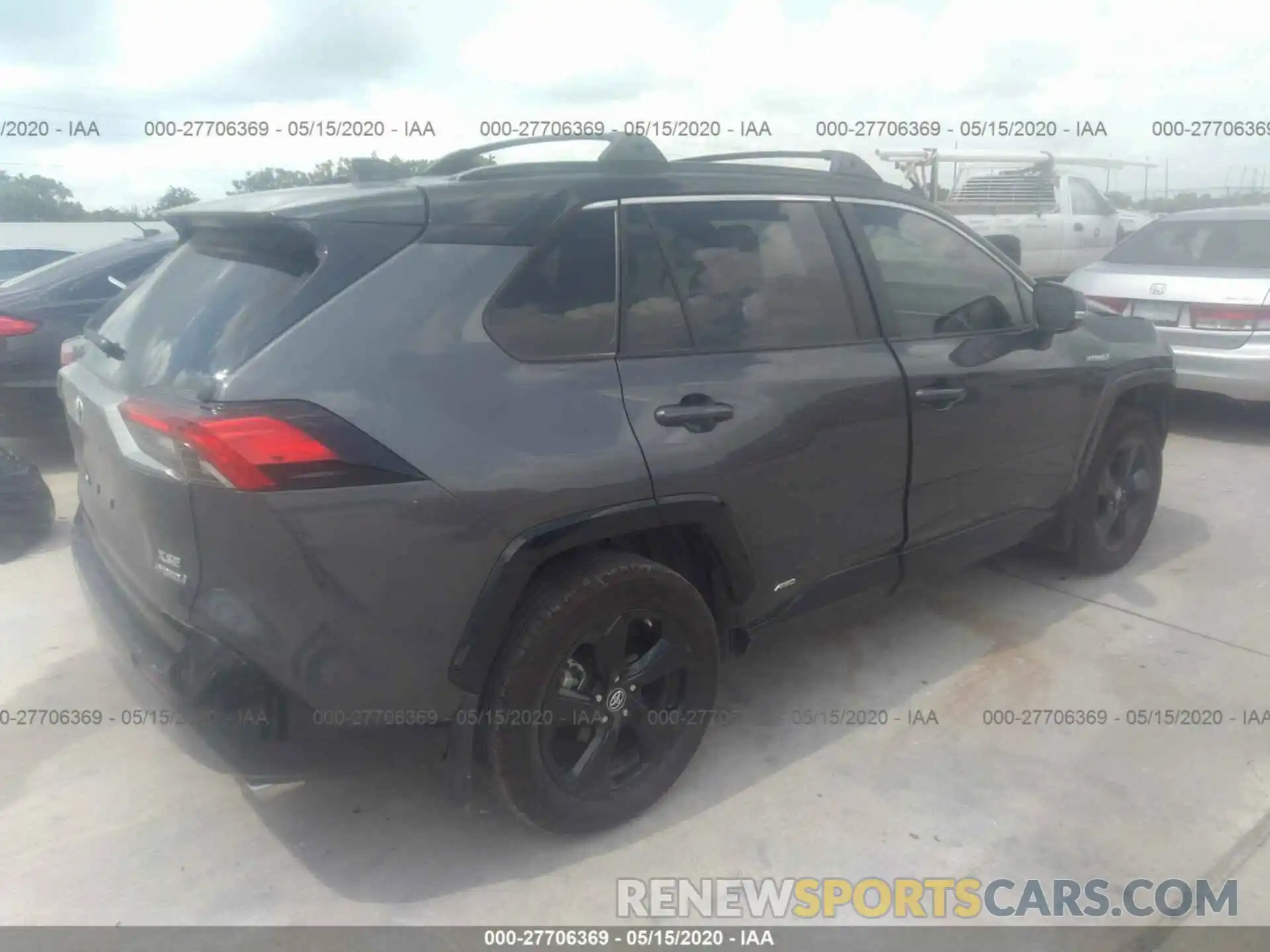 4 Photograph of a damaged car 2T3EWRFV1KW042235 TOYOTA RAV4 2019