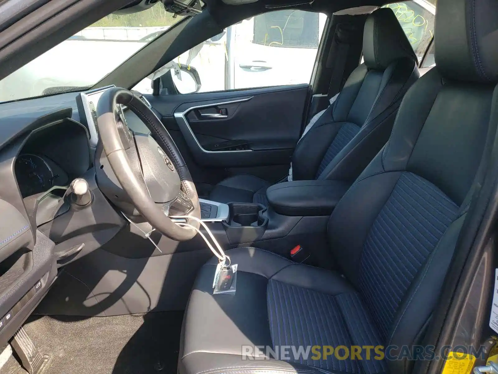 5 Photograph of a damaged car 2T3EWRFV2KW035861 TOYOTA RAV4 2019