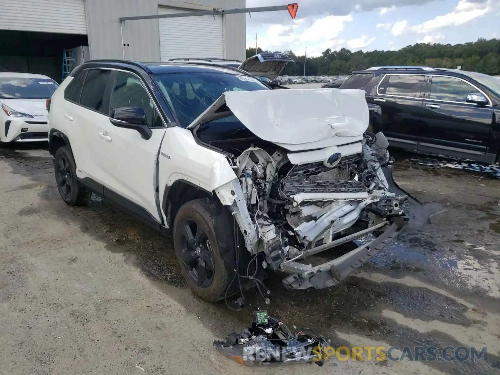 1 Photograph of a damaged car 2T3EWRFV2KW036332 TOYOTA RAV4 2019