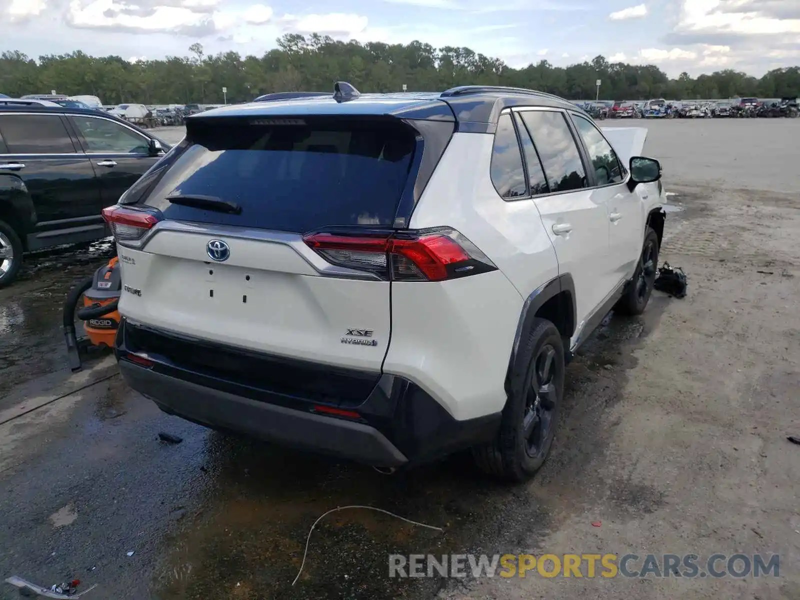 4 Photograph of a damaged car 2T3EWRFV2KW036332 TOYOTA RAV4 2019