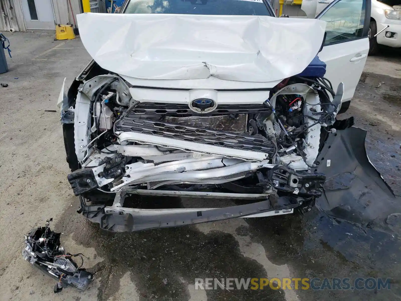 7 Photograph of a damaged car 2T3EWRFV2KW036332 TOYOTA RAV4 2019