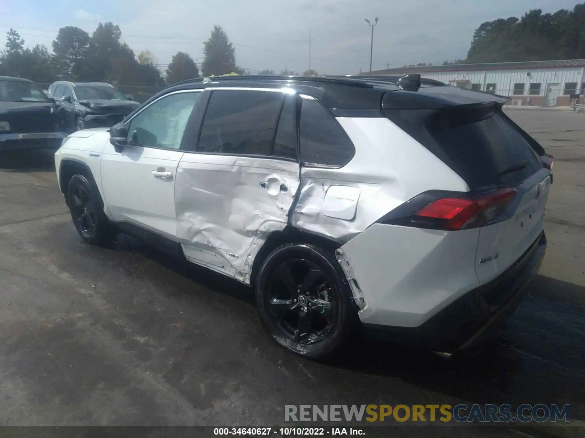 3 Photograph of a damaged car 2T3EWRFV3KW009382 TOYOTA RAV4 2019