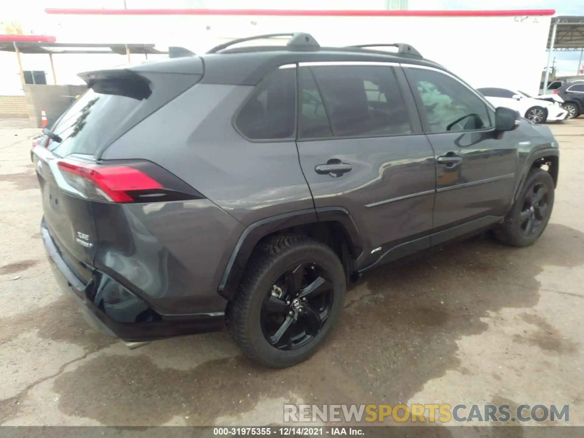 4 Photograph of a damaged car 2T3EWRFV3KW023038 TOYOTA RAV4 2019