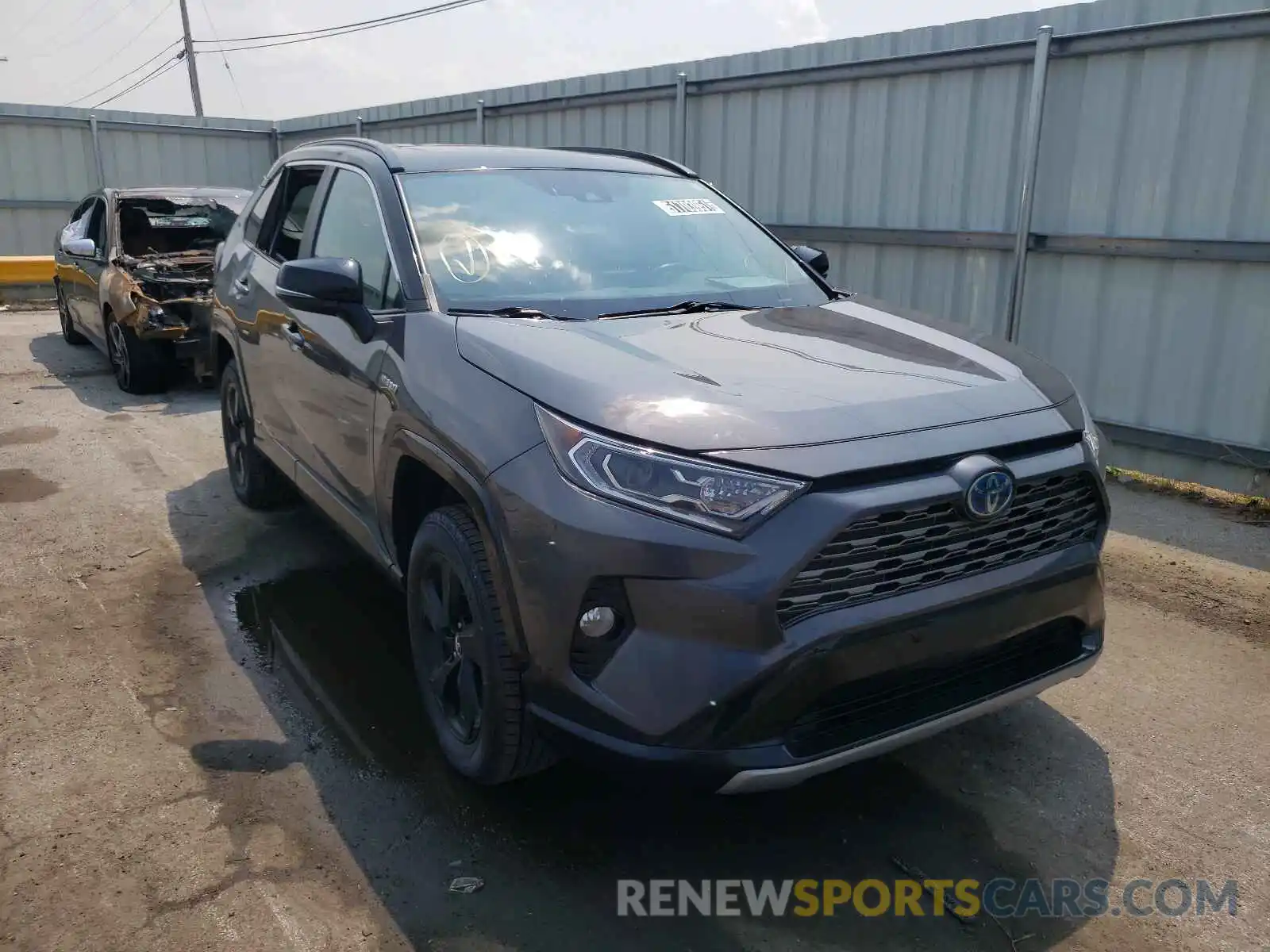 1 Photograph of a damaged car 2T3EWRFV4KW017703 TOYOTA RAV4 2019