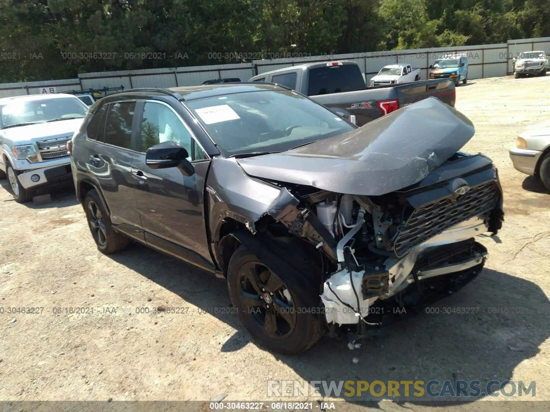 1 Photograph of a damaged car 2T3EWRFV4KW019015 TOYOTA RAV4 2019