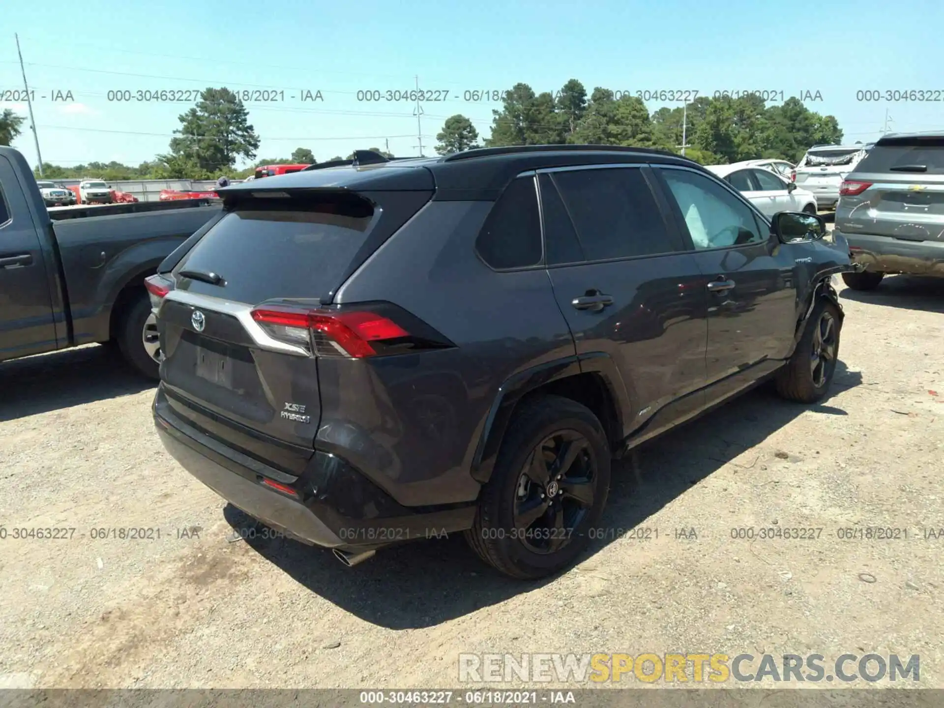 4 Photograph of a damaged car 2T3EWRFV4KW019015 TOYOTA RAV4 2019