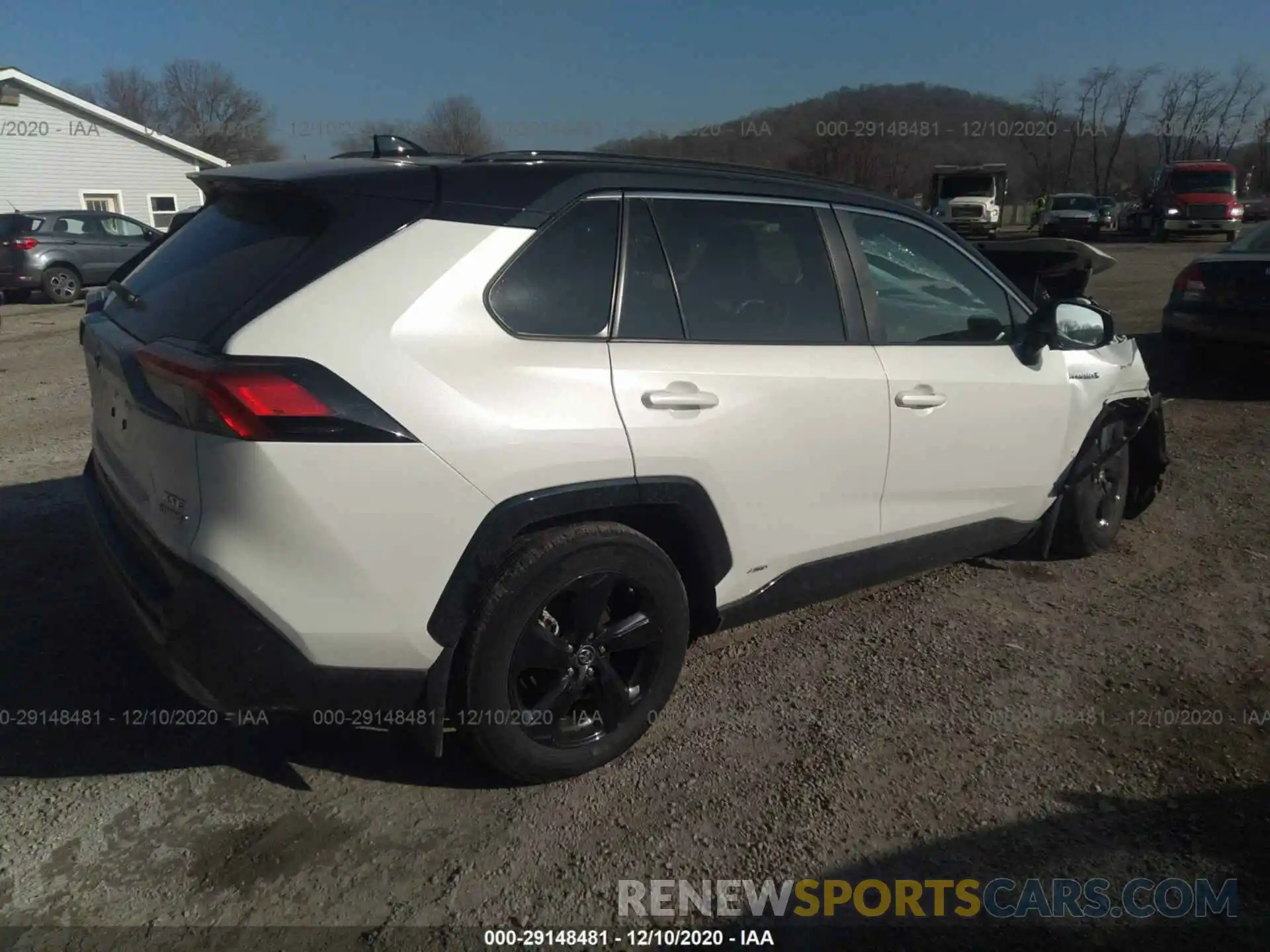 4 Photograph of a damaged car 2T3EWRFV4KW033805 TOYOTA RAV4 2019