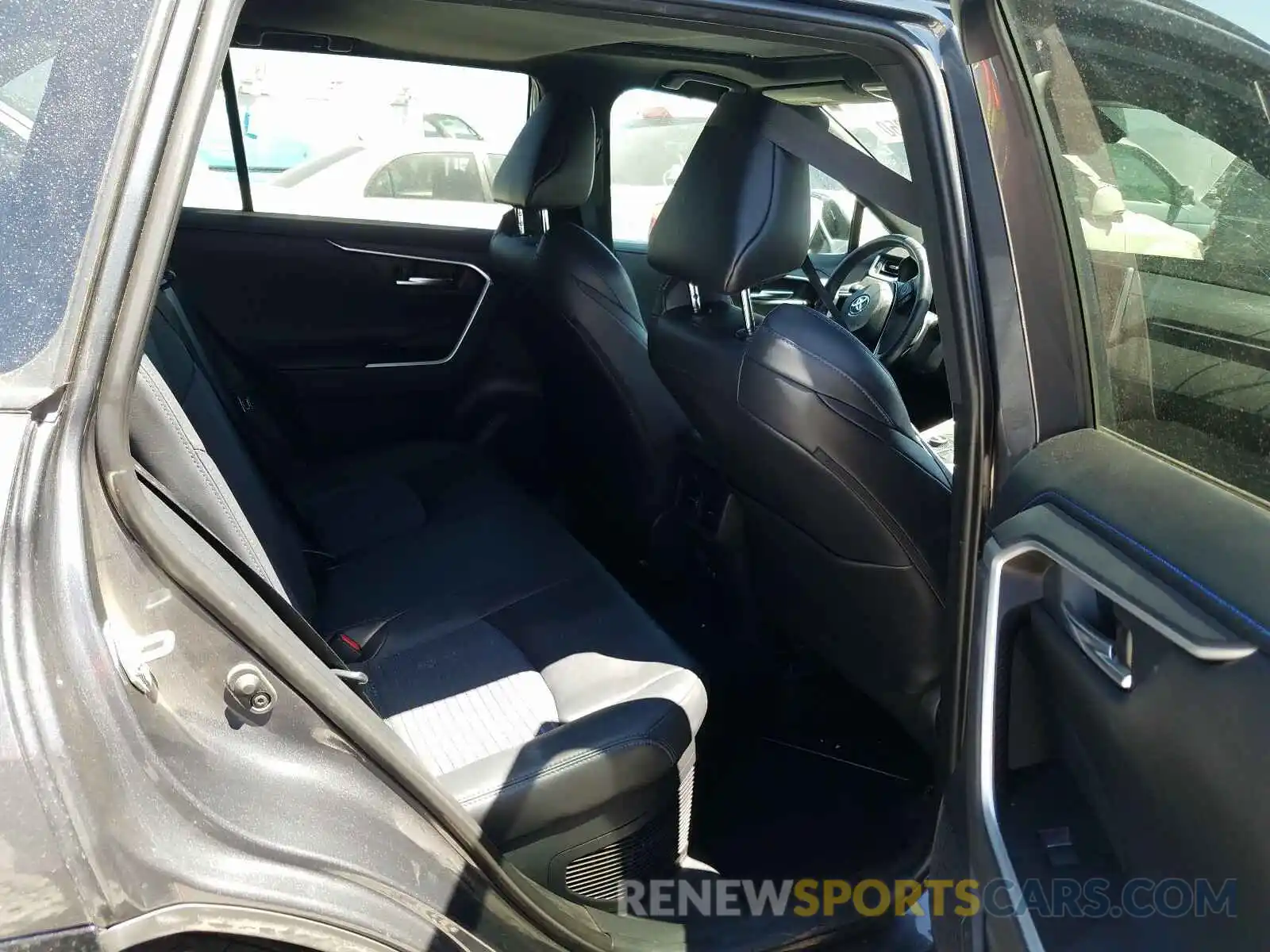 6 Photograph of a damaged car 2T3EWRFV5KW006371 TOYOTA RAV4 2019