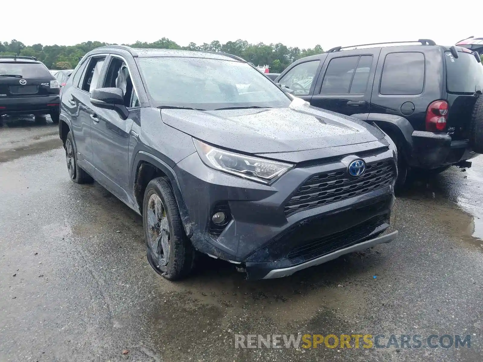 1 Photograph of a damaged car 2T3EWRFV5KW040763 TOYOTA RAV4 2019