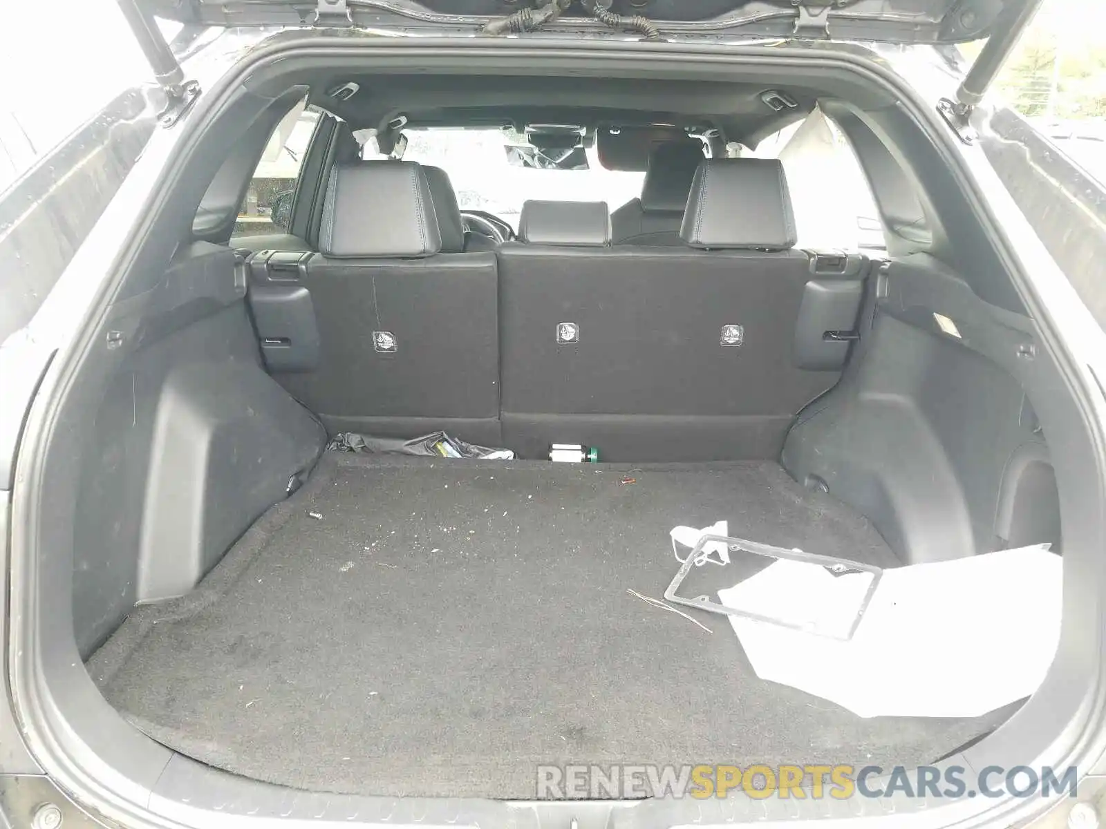 9 Photograph of a damaged car 2T3EWRFV5KW040763 TOYOTA RAV4 2019