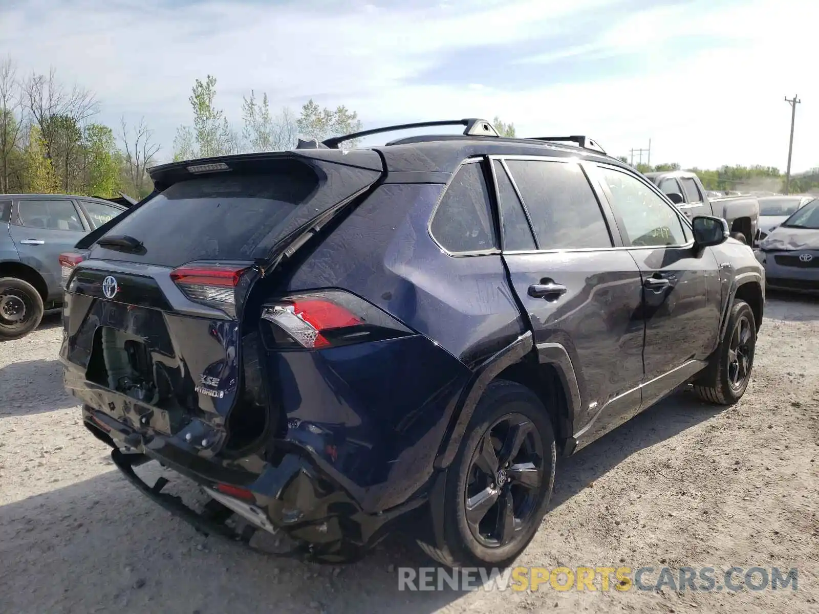 4 Photograph of a damaged car 2T3EWRFV5KW043498 TOYOTA RAV4 2019