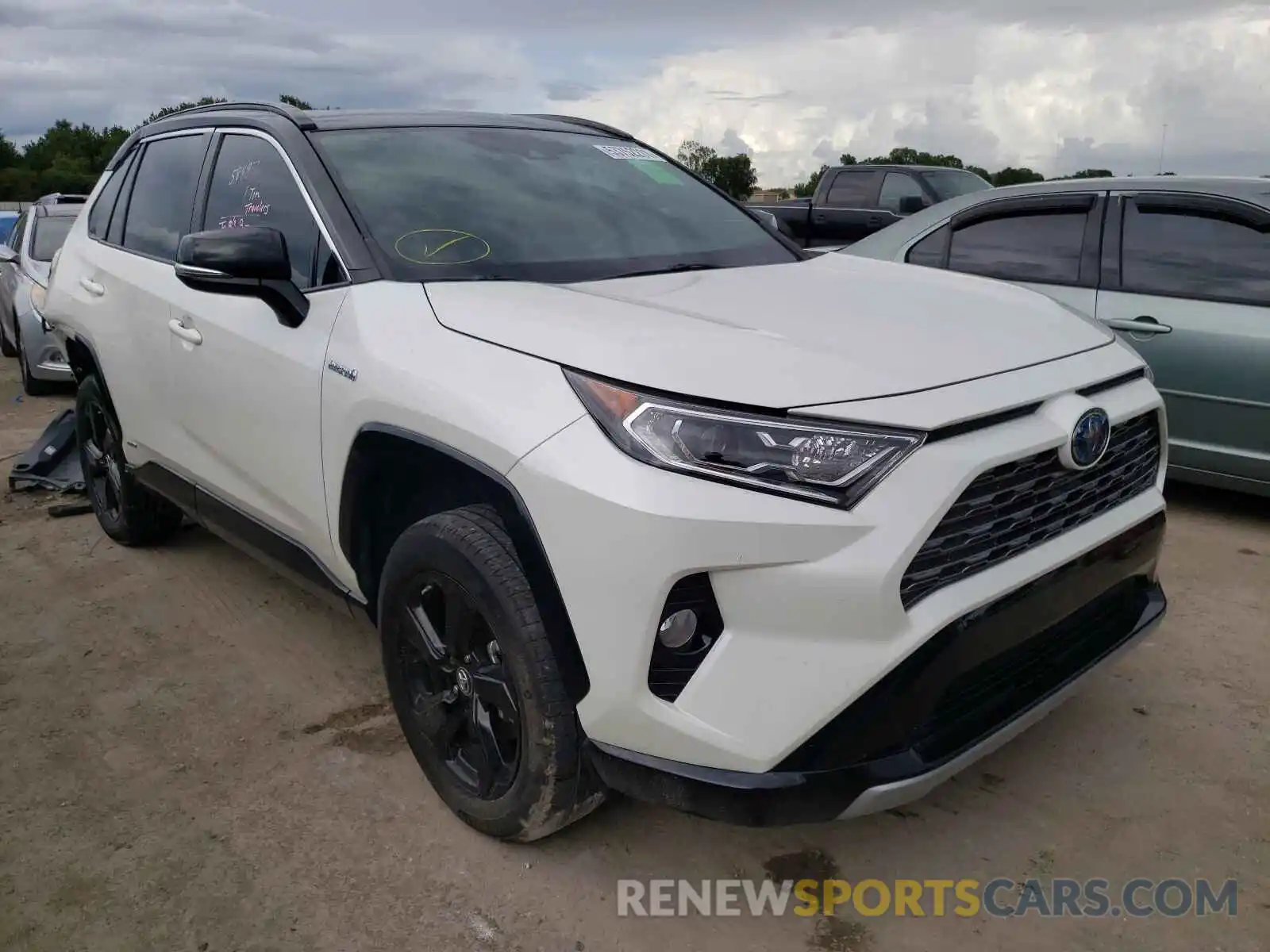 1 Photograph of a damaged car 2T3EWRFV6KW035488 TOYOTA RAV4 2019