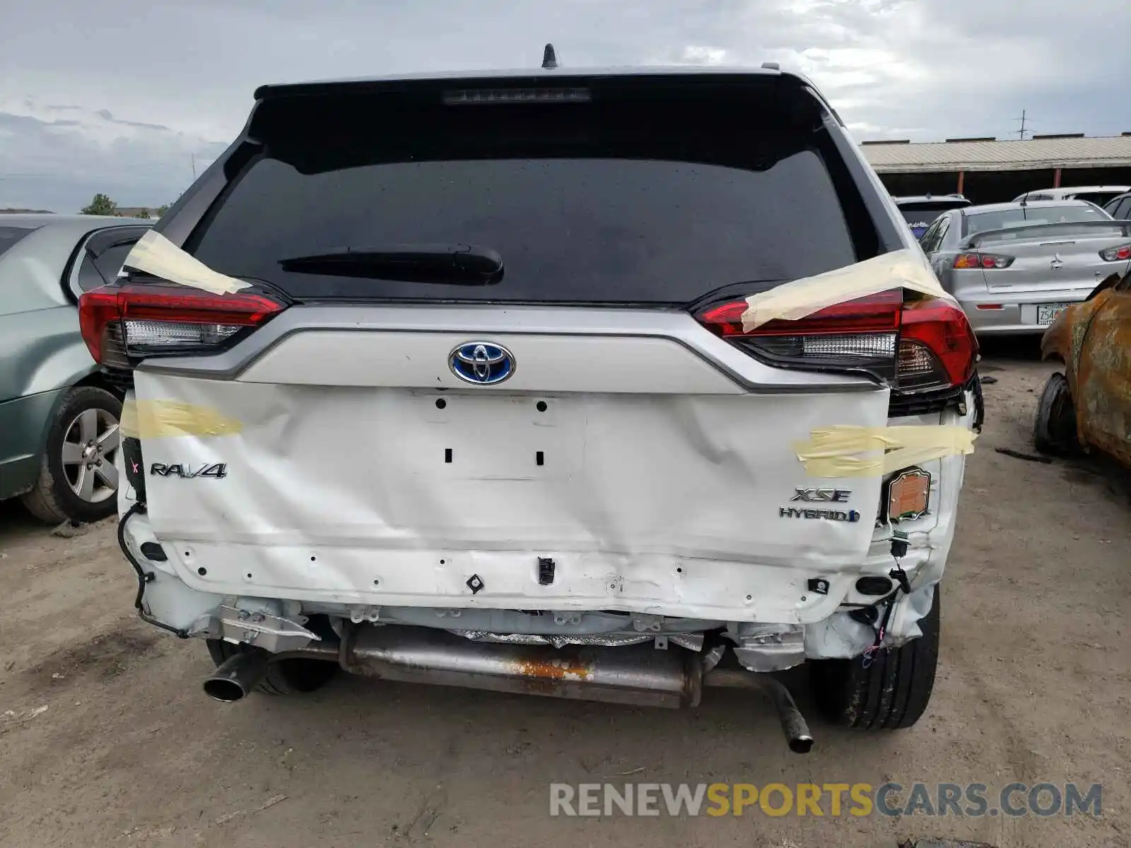 9 Photograph of a damaged car 2T3EWRFV6KW035488 TOYOTA RAV4 2019