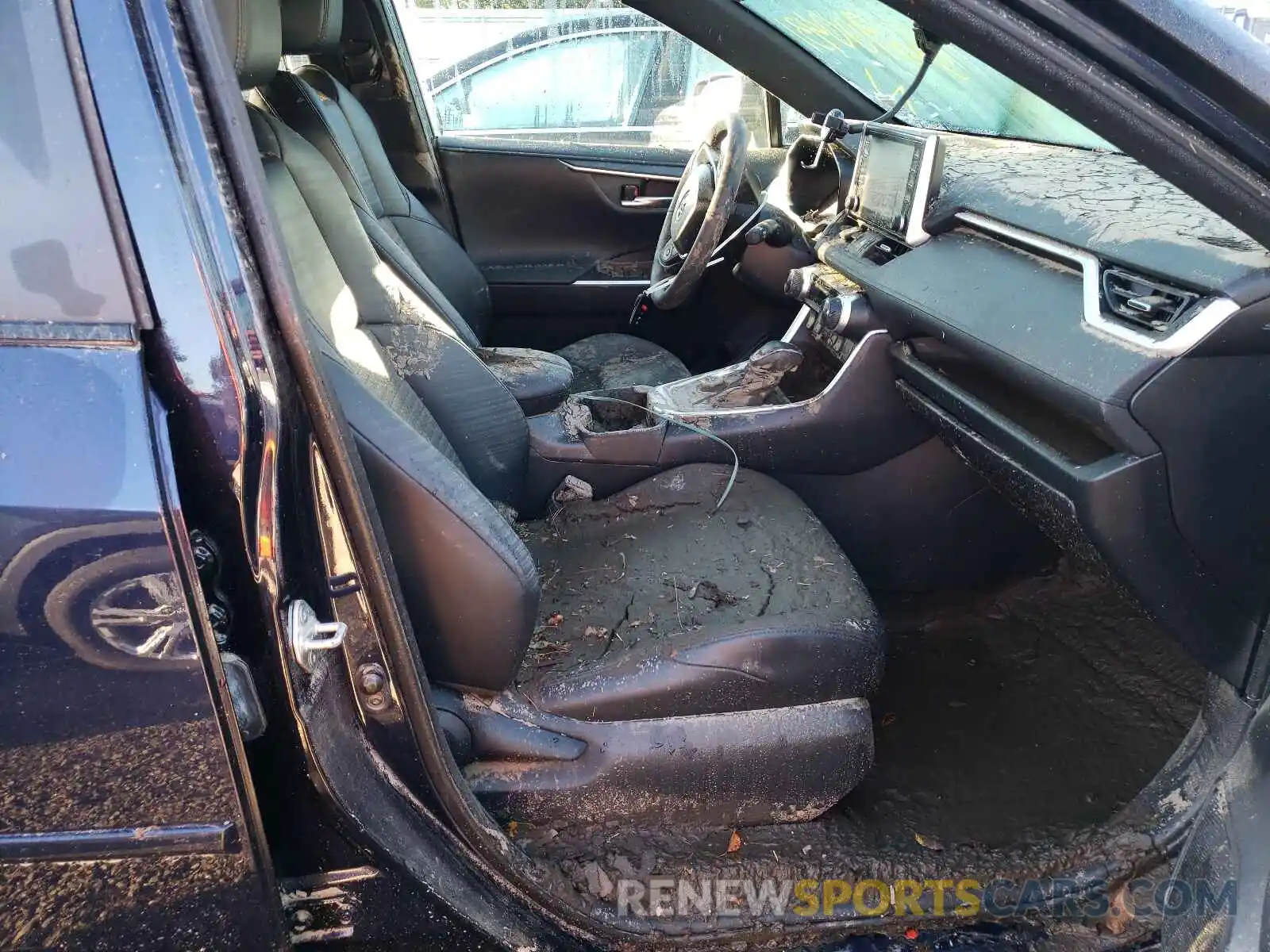 5 Photograph of a damaged car 2T3EWRFV6KW037726 TOYOTA RAV4 2019