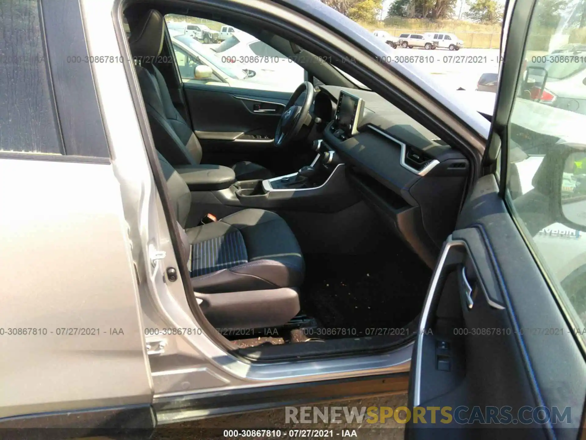 5 Photograph of a damaged car 2T3EWRFV6KW038925 TOYOTA RAV4 2019