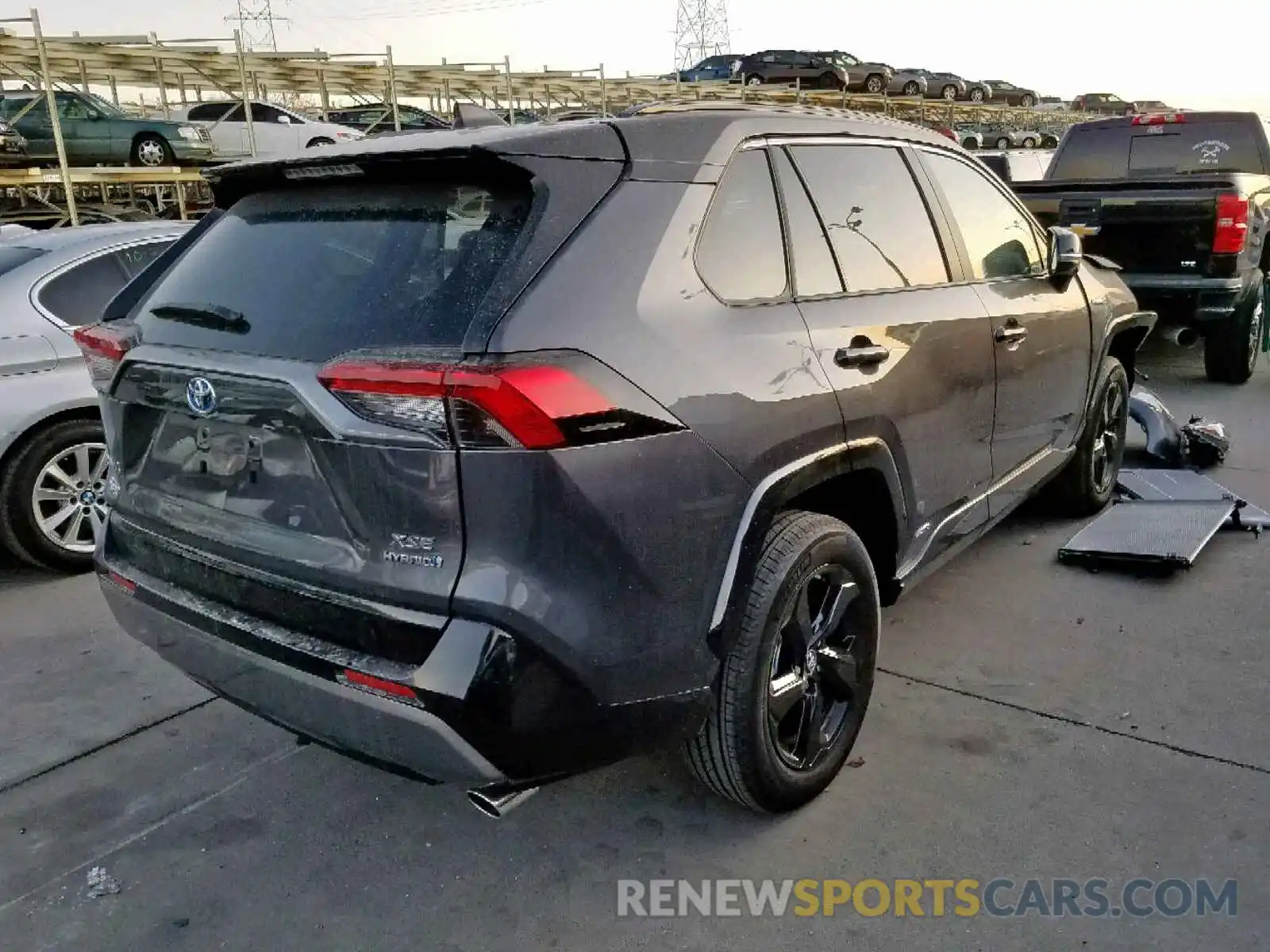 4 Photograph of a damaged car 2T3EWRFV6KW041047 TOYOTA RAV4 2019