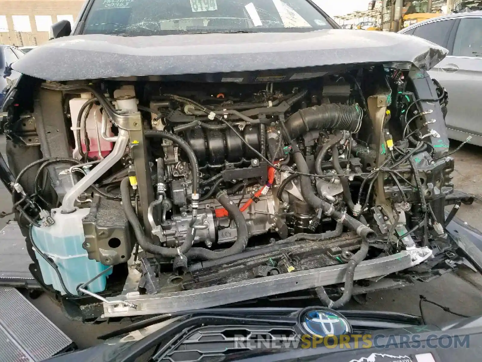 9 Photograph of a damaged car 2T3EWRFV6KW041047 TOYOTA RAV4 2019