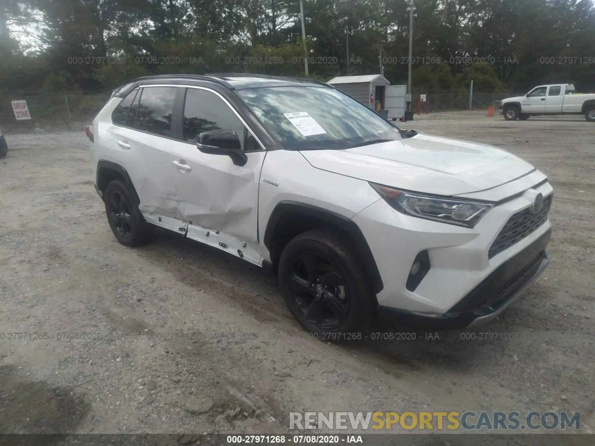 1 Photograph of a damaged car 2T3EWRFV7KW009742 TOYOTA RAV4 2019