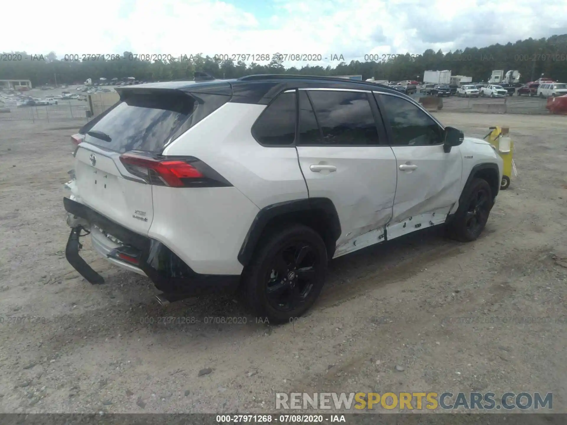 4 Photograph of a damaged car 2T3EWRFV7KW009742 TOYOTA RAV4 2019