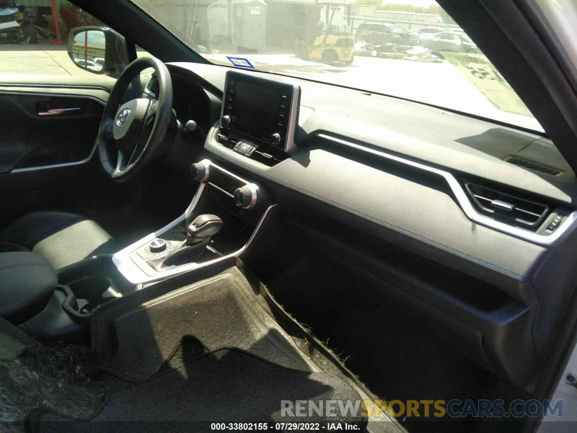 5 Photograph of a damaged car 2T3EWRFV7KW025696 TOYOTA RAV4 2019