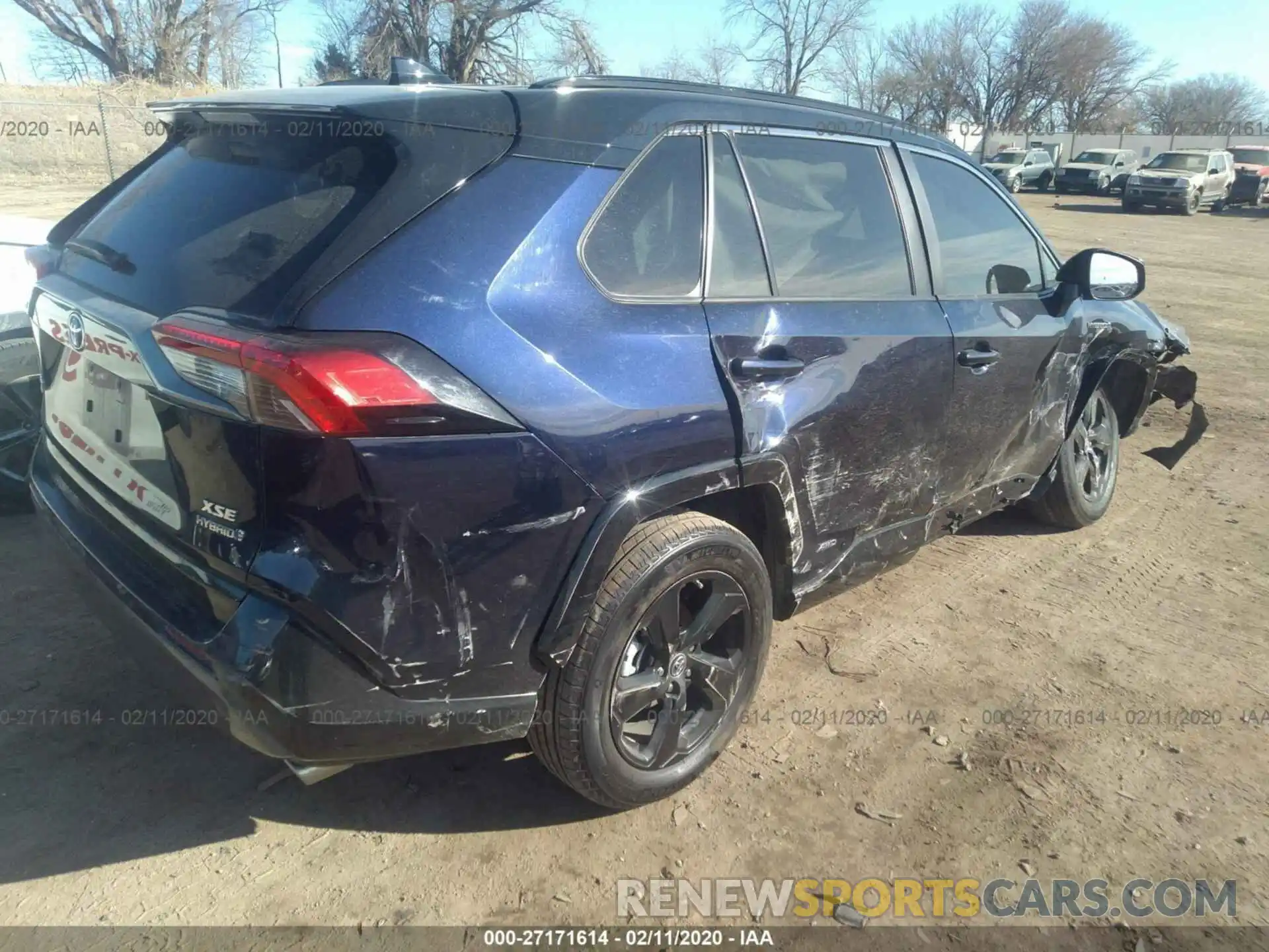 4 Photograph of a damaged car 2T3EWRFV7KW045785 TOYOTA RAV4 2019