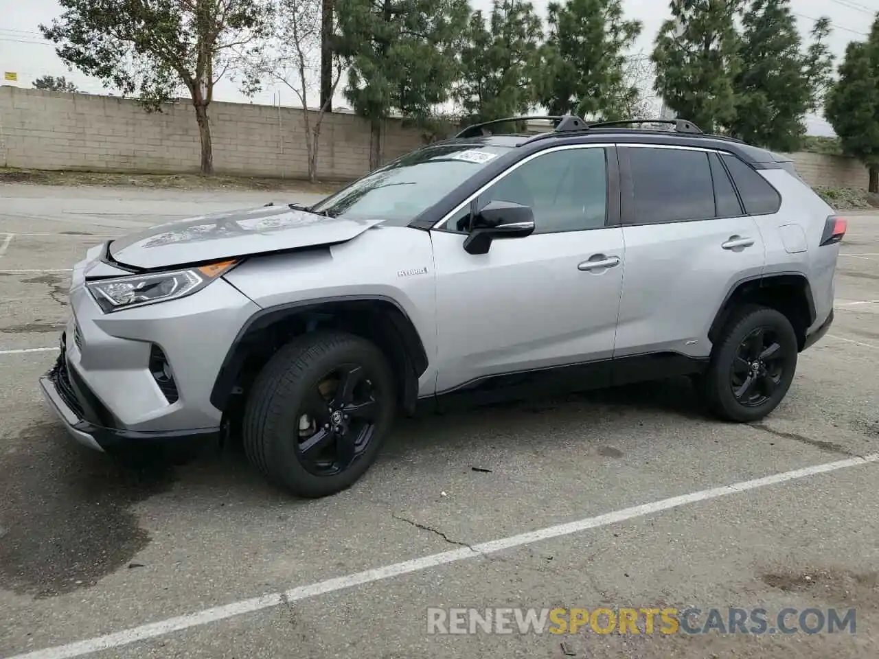 1 Photograph of a damaged car 2T3EWRFV8KW015632 TOYOTA RAV4 2019