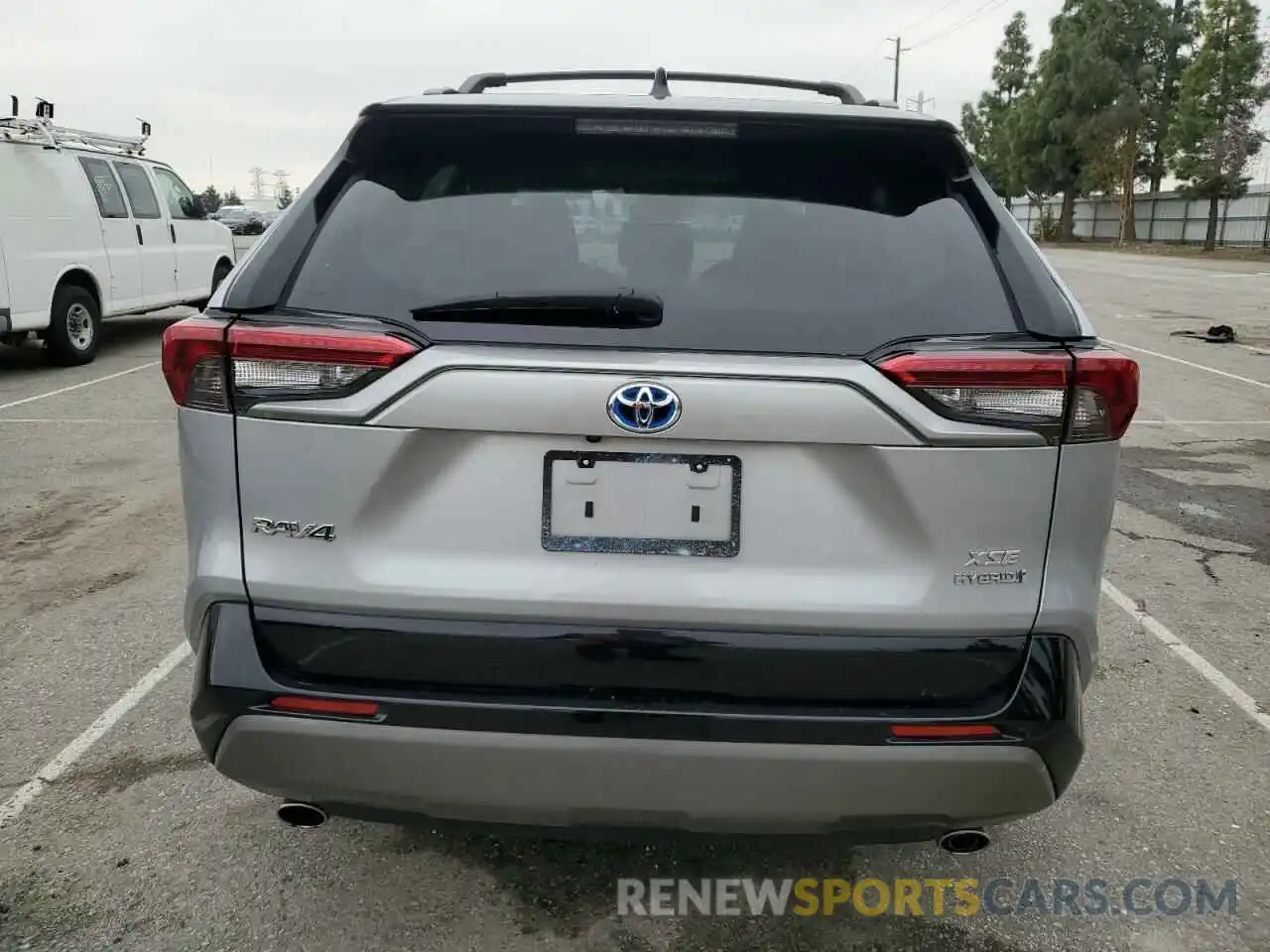 6 Photograph of a damaged car 2T3EWRFV8KW015632 TOYOTA RAV4 2019