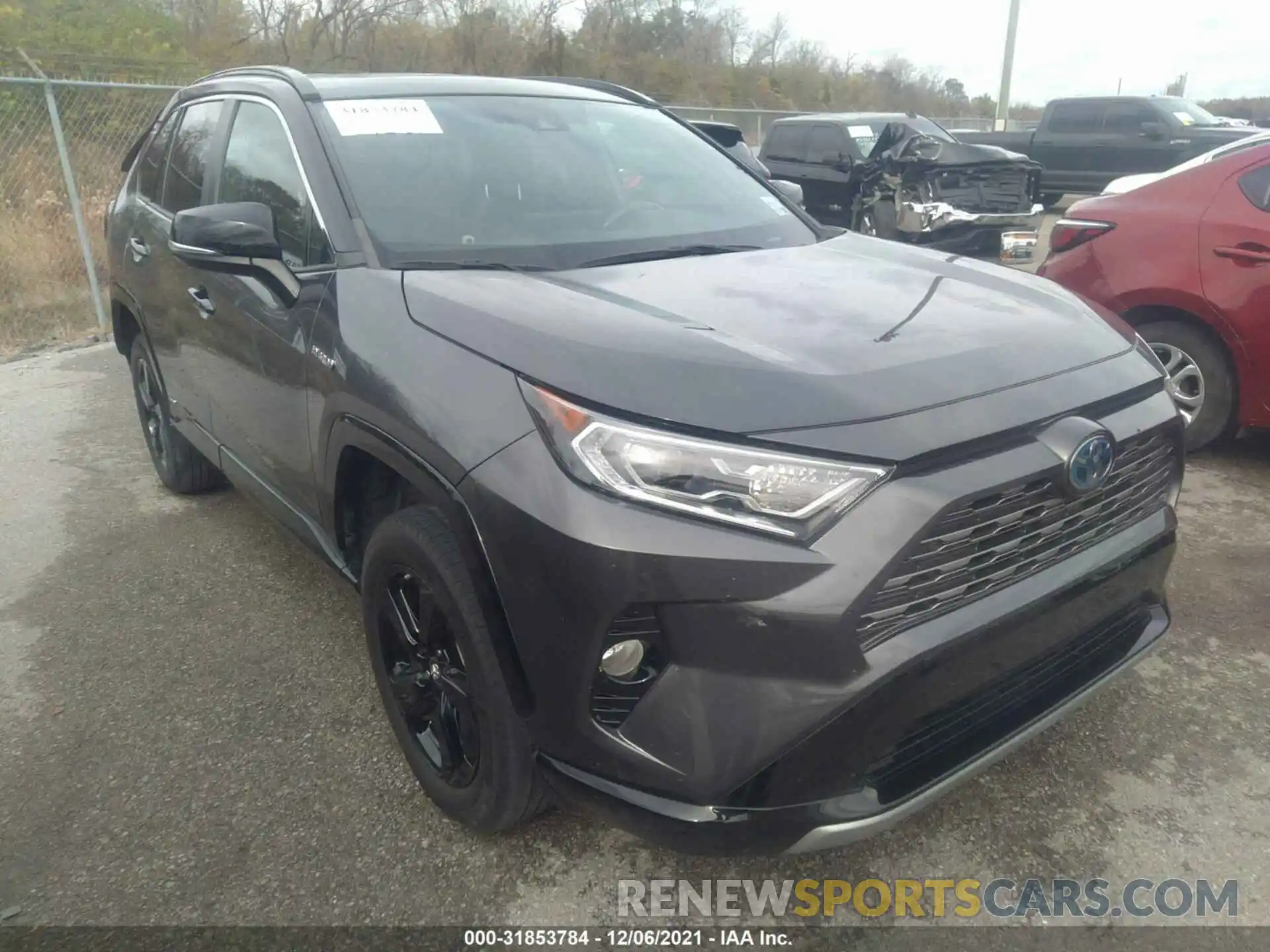 1 Photograph of a damaged car 2T3EWRFV8KW017798 TOYOTA RAV4 2019