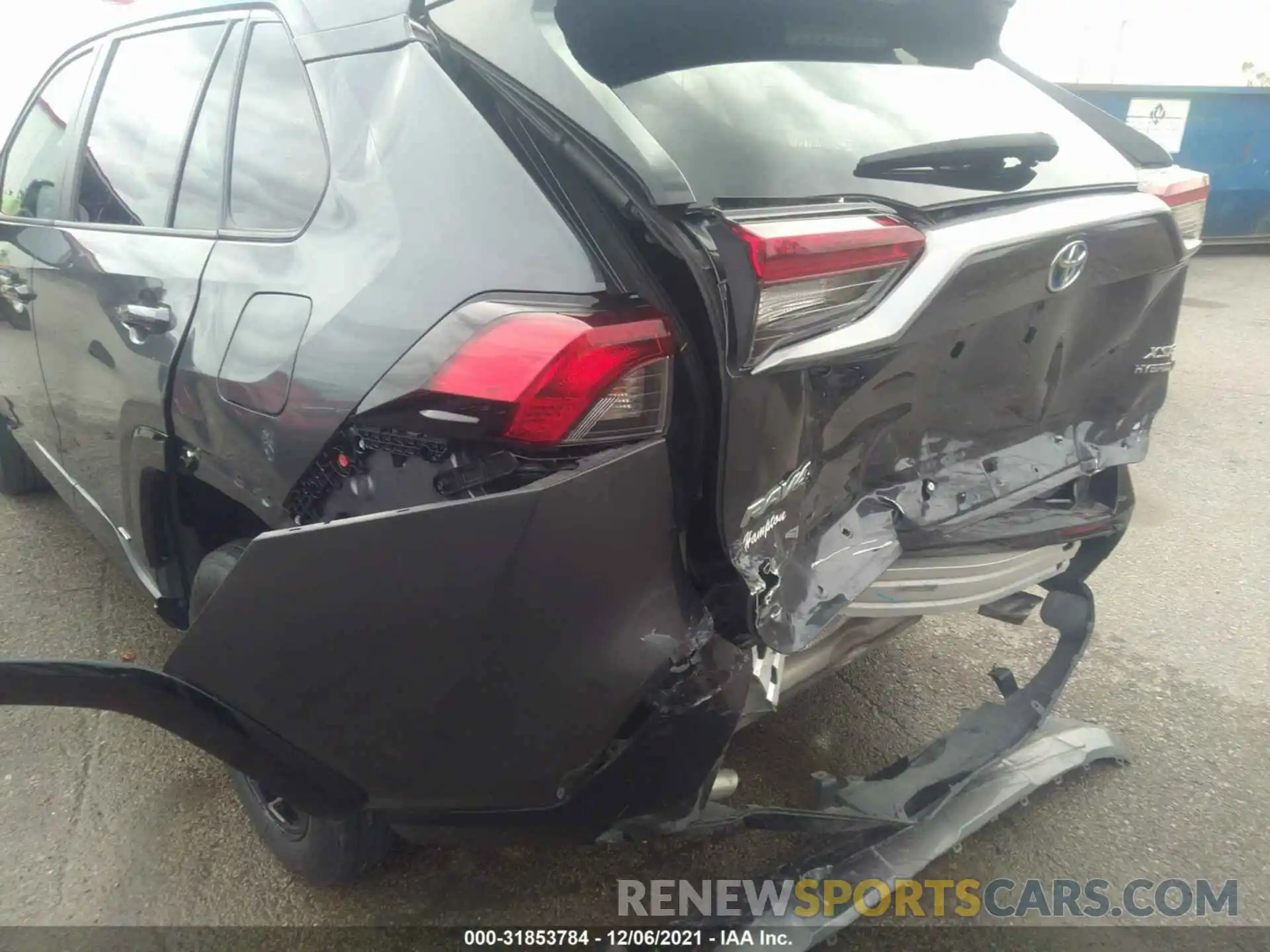 6 Photograph of a damaged car 2T3EWRFV8KW017798 TOYOTA RAV4 2019