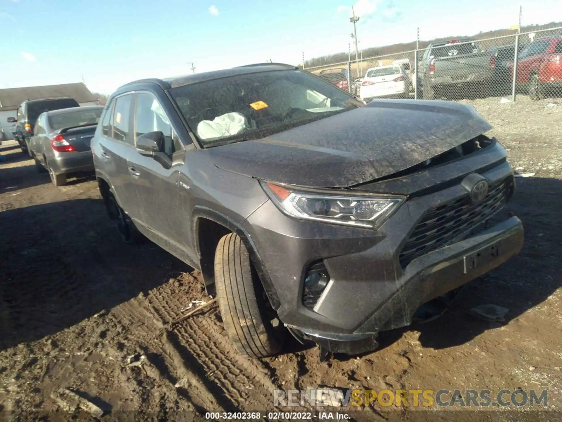 1 Photograph of a damaged car 2T3EWRFV8KW018465 TOYOTA RAV4 2019