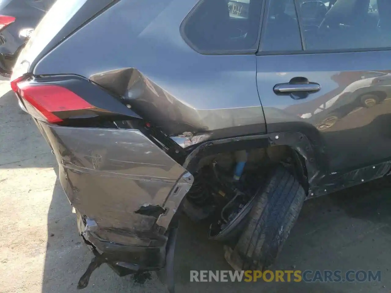 9 Photograph of a damaged car 2T3EWRFV8KW019826 TOYOTA RAV4 2019