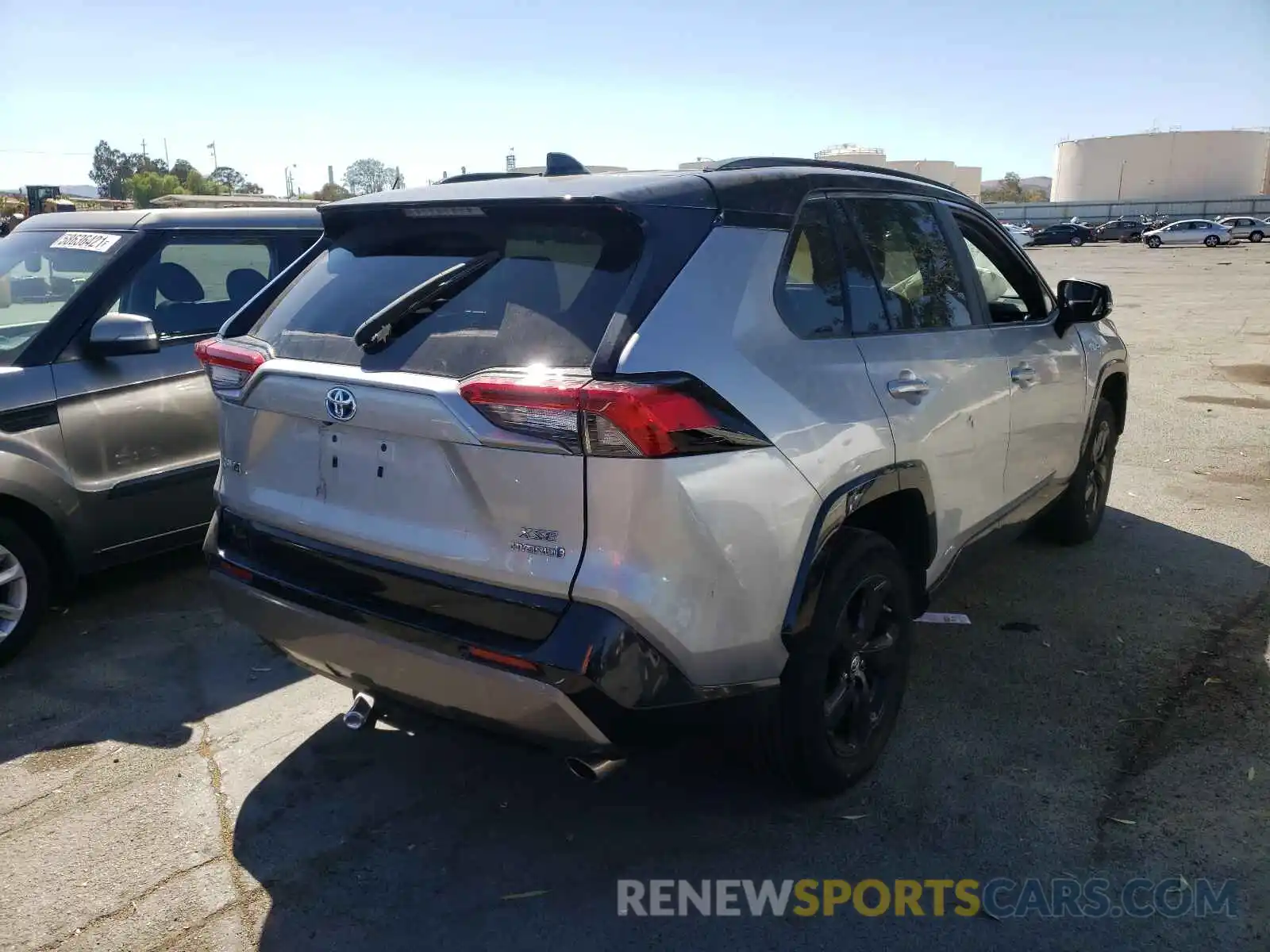 4 Photograph of a damaged car 2T3EWRFV8KW020507 TOYOTA RAV4 2019