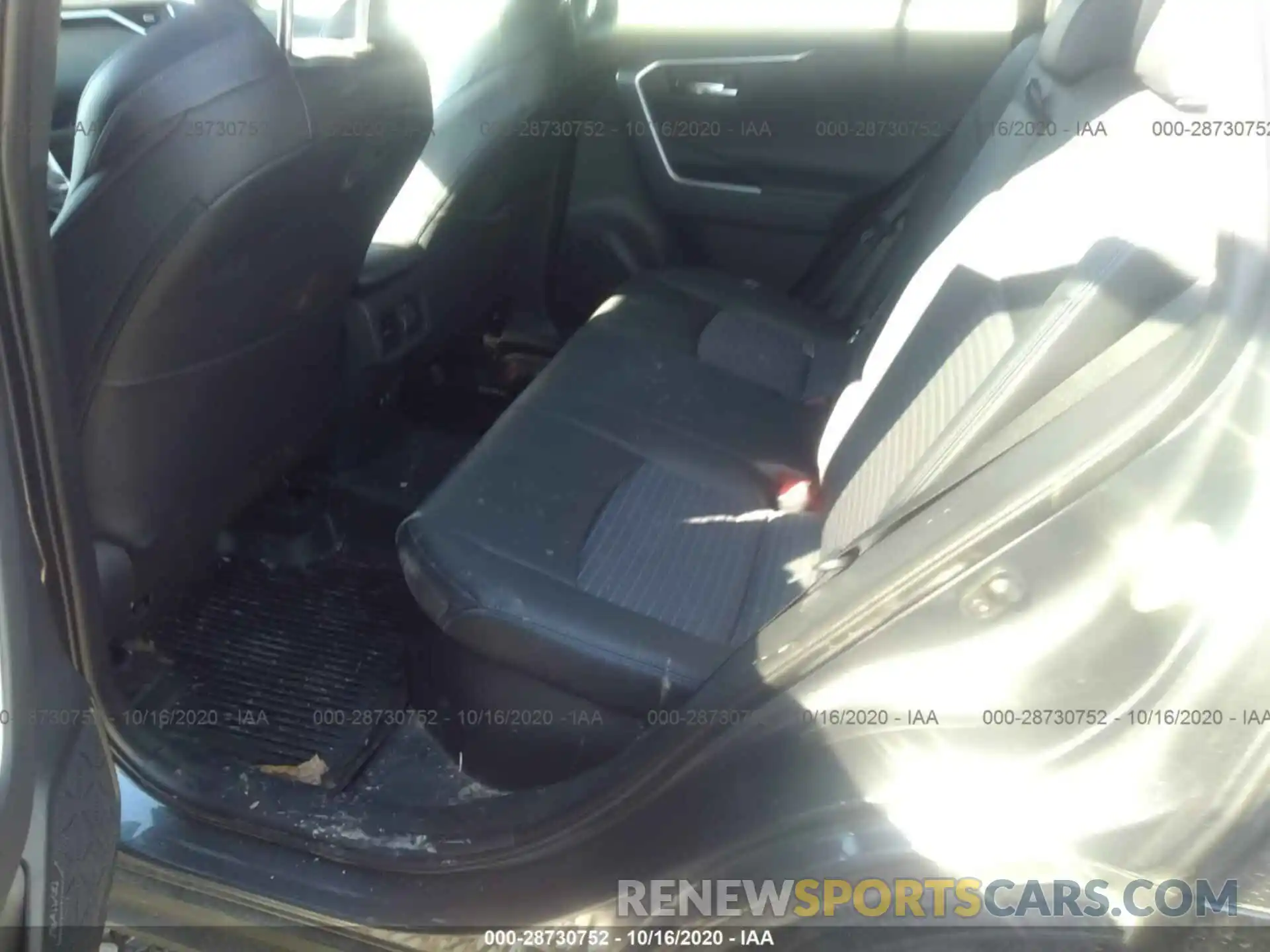 8 Photograph of a damaged car 2T3EWRFV8KW041843 TOYOTA RAV4 2019