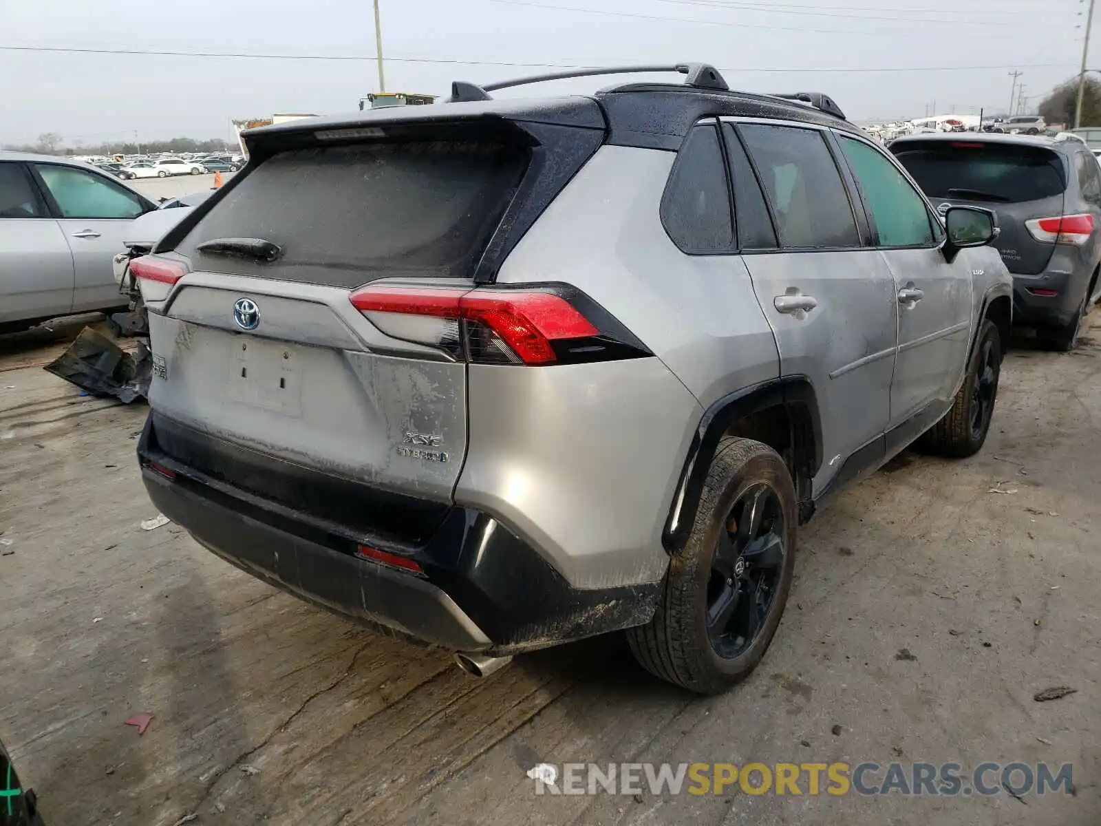 4 Photograph of a damaged car 2T3EWRFV8KW043625 TOYOTA RAV4 2019