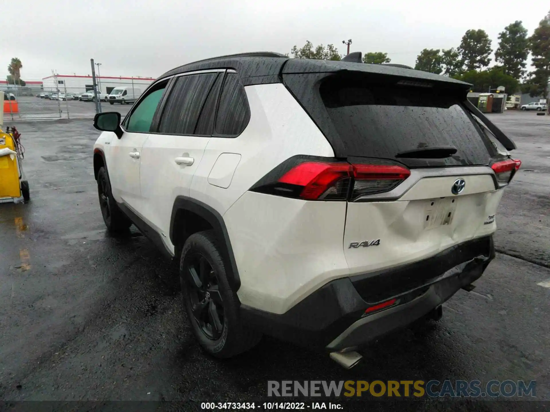 3 Photograph of a damaged car 2T3EWRFV9KW011315 TOYOTA RAV4 2019