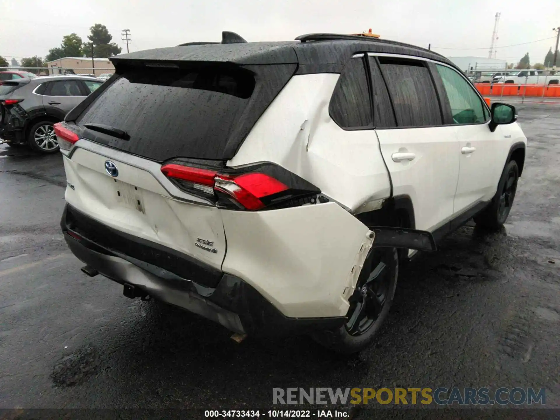 4 Photograph of a damaged car 2T3EWRFV9KW011315 TOYOTA RAV4 2019