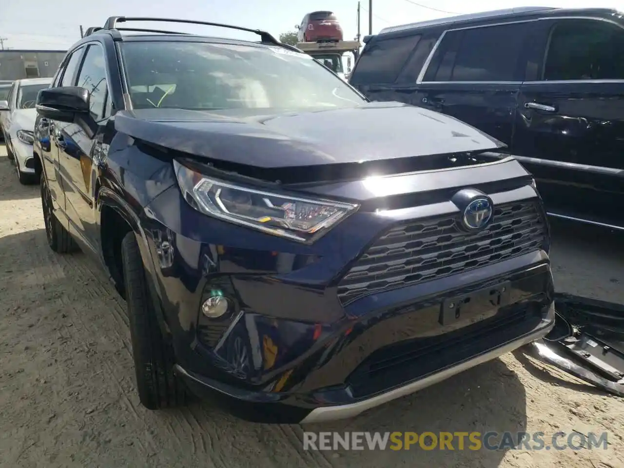 1 Photograph of a damaged car 2T3EWRFV9KW015316 TOYOTA RAV4 2019