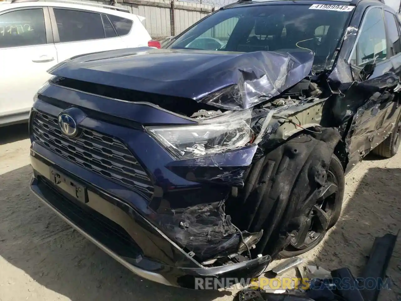 9 Photograph of a damaged car 2T3EWRFV9KW015316 TOYOTA RAV4 2019