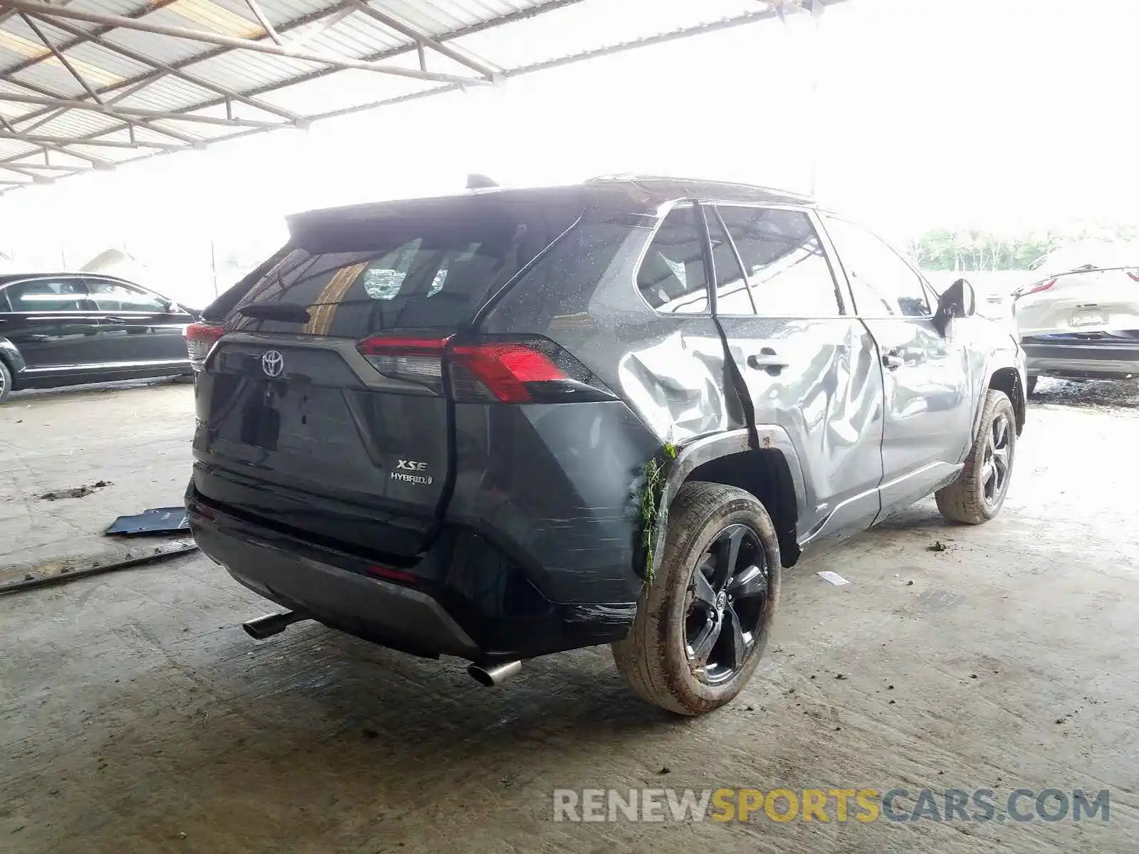 4 Photograph of a damaged car 2T3EWRFV9KW015459 TOYOTA RAV4 2019