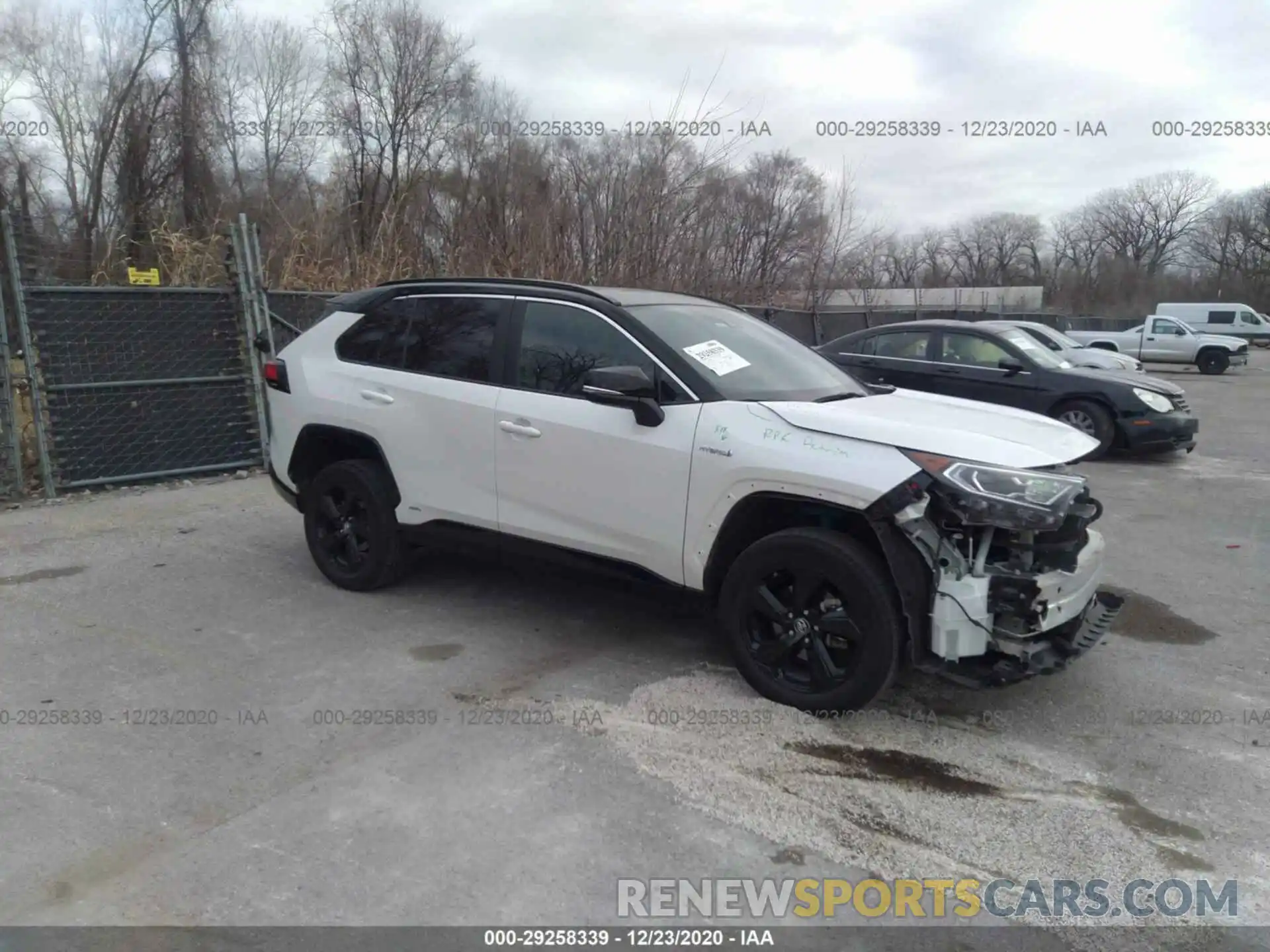 1 Photograph of a damaged car 2T3EWRFV9KW023772 TOYOTA RAV4 2019