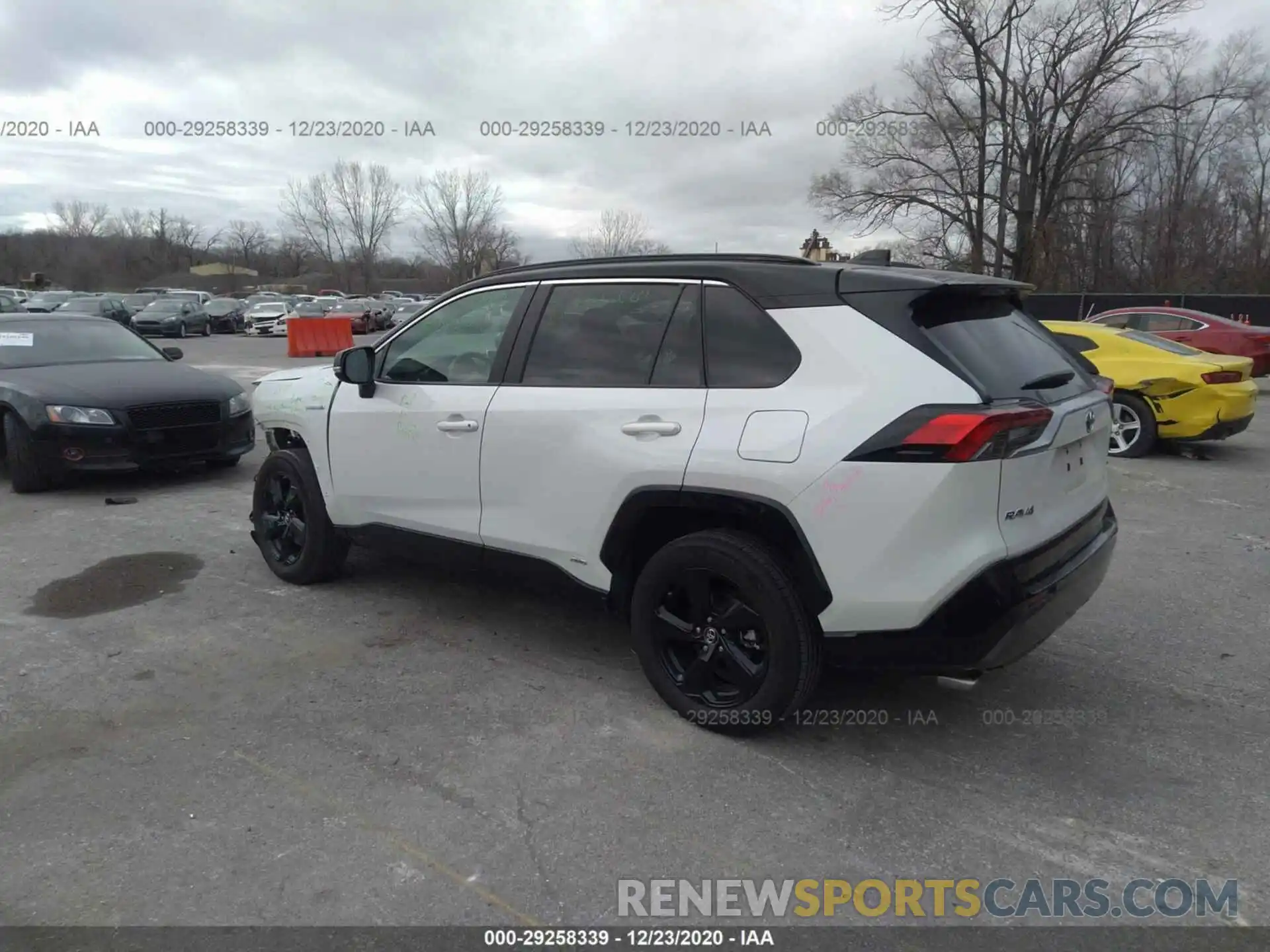 3 Photograph of a damaged car 2T3EWRFV9KW023772 TOYOTA RAV4 2019