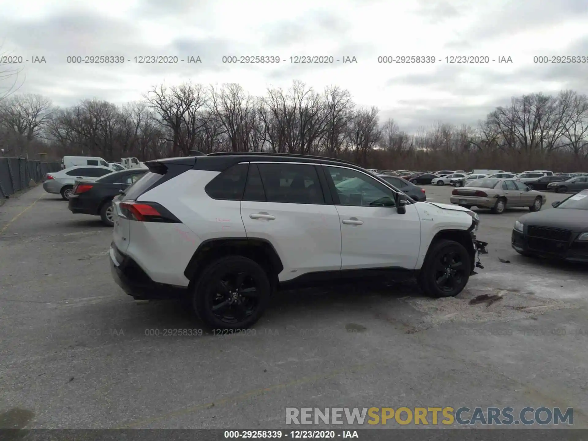 4 Photograph of a damaged car 2T3EWRFV9KW023772 TOYOTA RAV4 2019