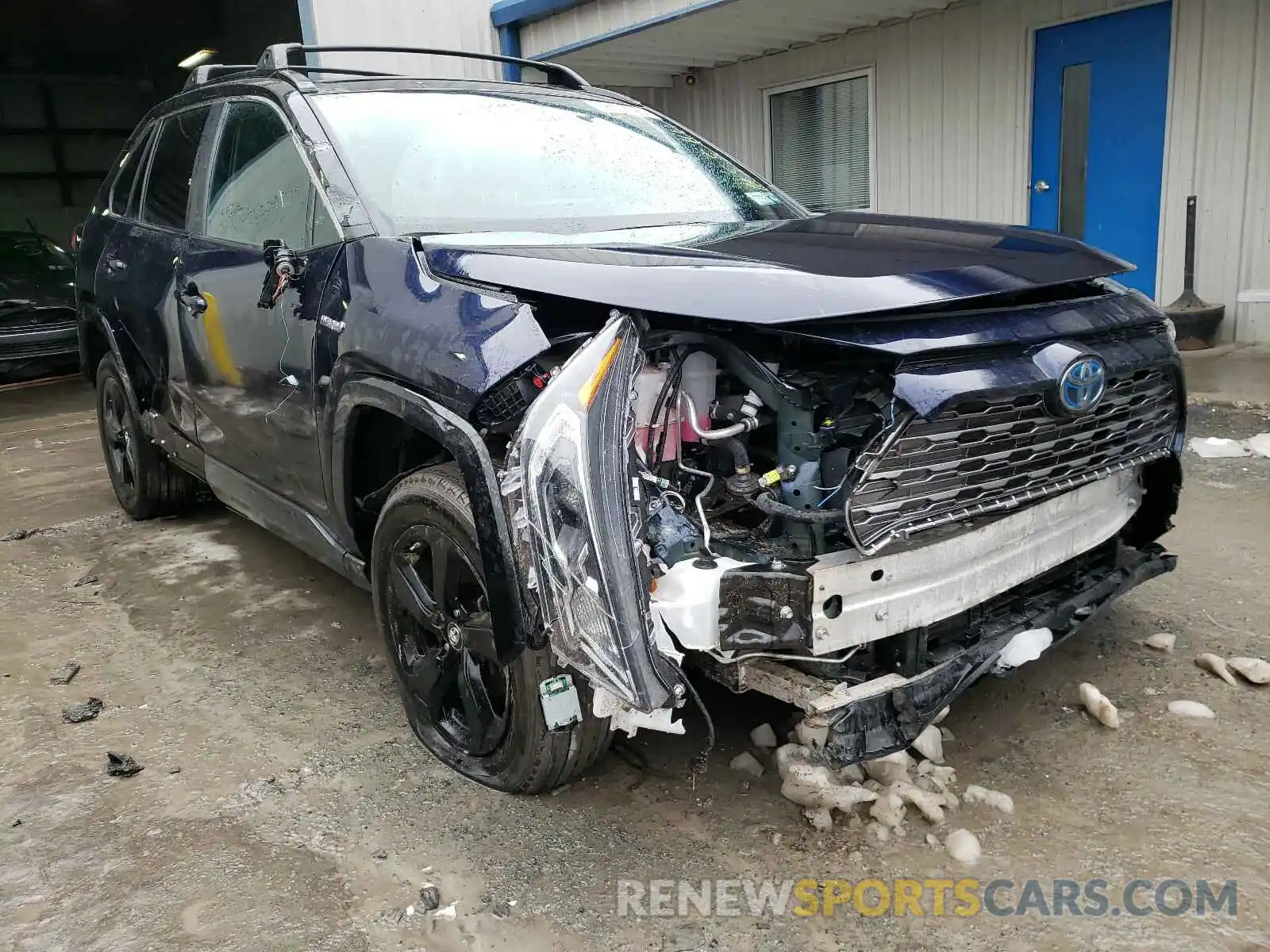 1 Photograph of a damaged car 2T3EWRFV9KW028437 TOYOTA RAV4 2019
