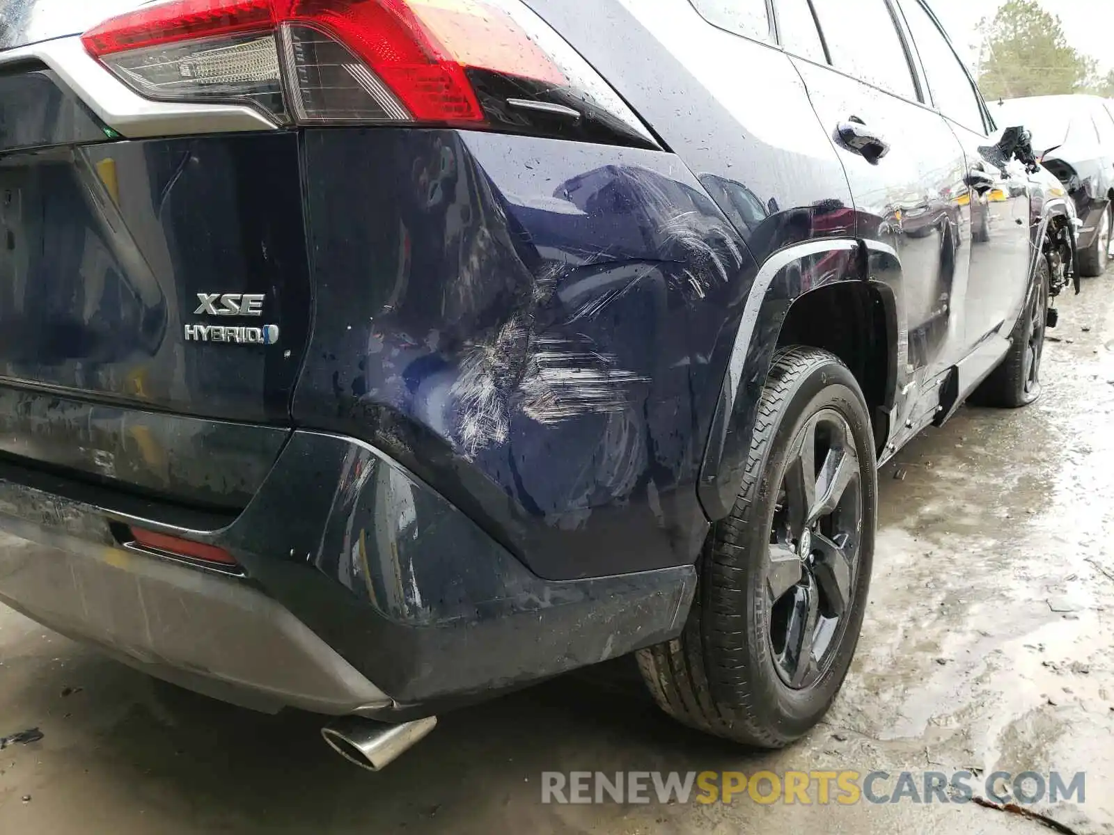 10 Photograph of a damaged car 2T3EWRFV9KW028437 TOYOTA RAV4 2019