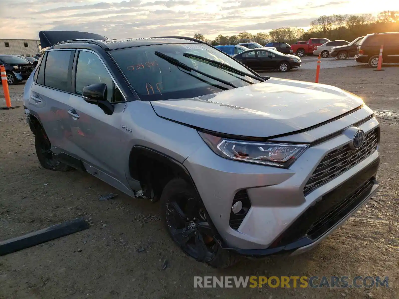 1 Photograph of a damaged car 2T3EWRFV9KW034545 TOYOTA RAV4 2019