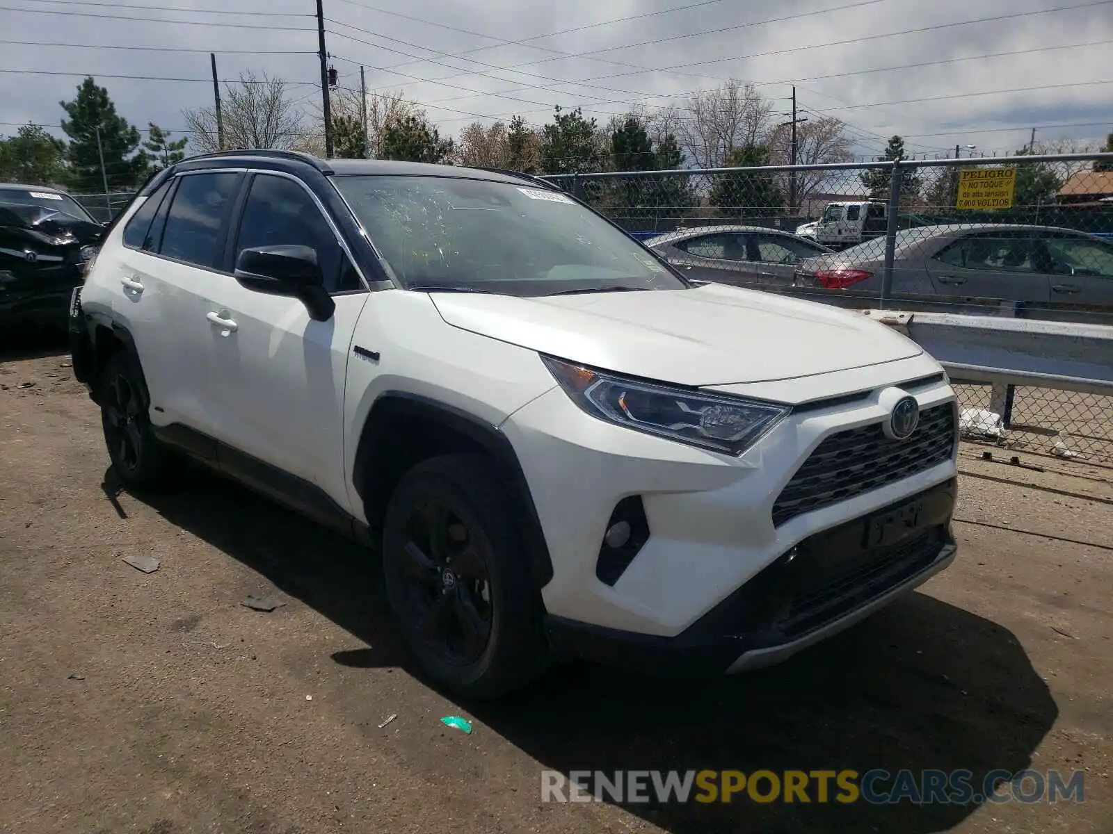 1 Photograph of a damaged car 2T3EWRFV9KW043441 TOYOTA RAV4 2019