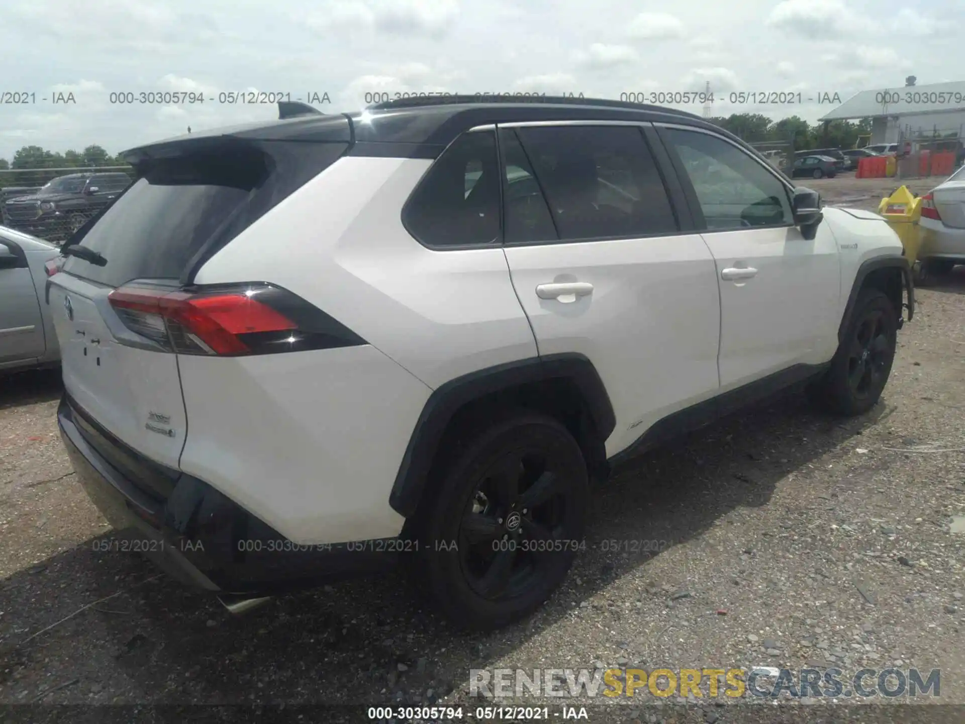 4 Photograph of a damaged car 2T3EWRFVXKW011985 TOYOTA RAV4 2019