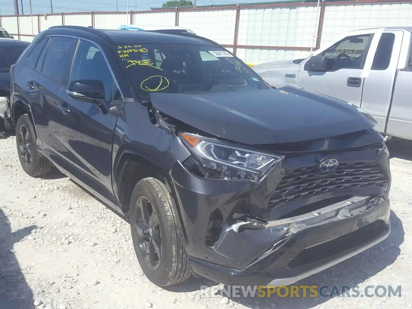 1 Photograph of a damaged car 2T3EWRFVXKW020590 TOYOTA RAV4 2019