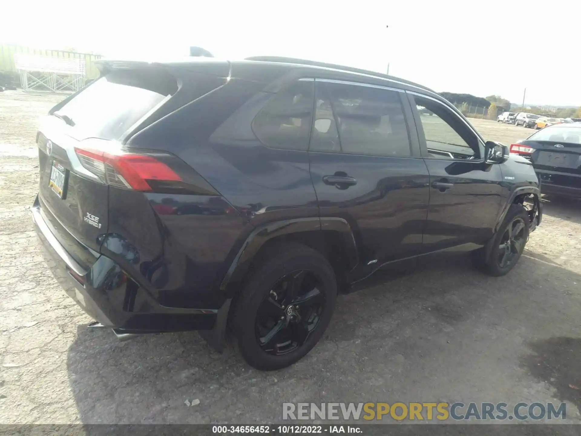 4 Photograph of a damaged car 2T3EWRFVXKW027622 TOYOTA RAV4 2019